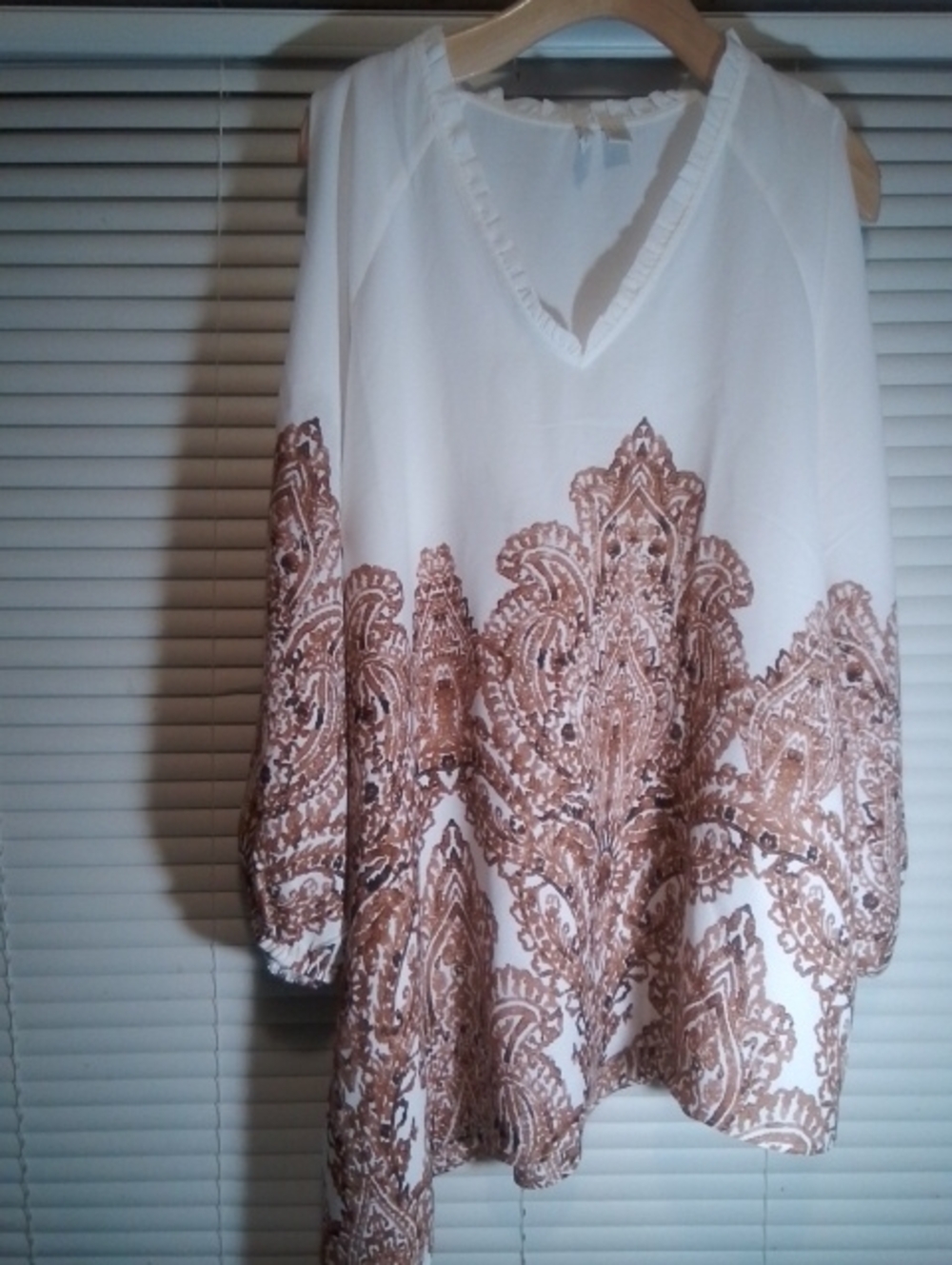 Cato White Tunic with Brown Paisley Border